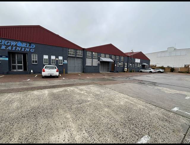 300M² WAREHOUSE TO LET IN MAITLAND